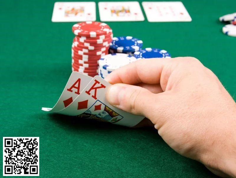 【小鱼Poker】牌局分析：AK翻前遇到这种情况，可以直接推吗？