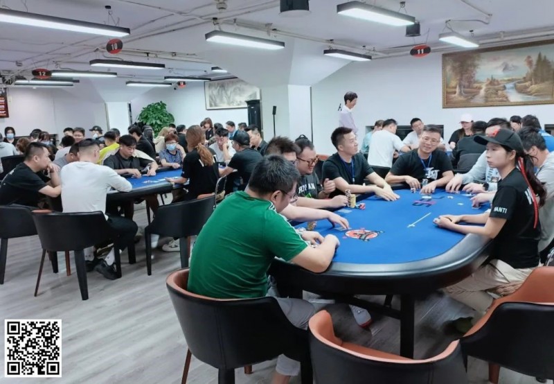 【小鱼Poker】上海万体SPC国庆赛 | C组213人参赛创新高，奇点战队蒋潮 30,95万记分牌领衔39人晋级