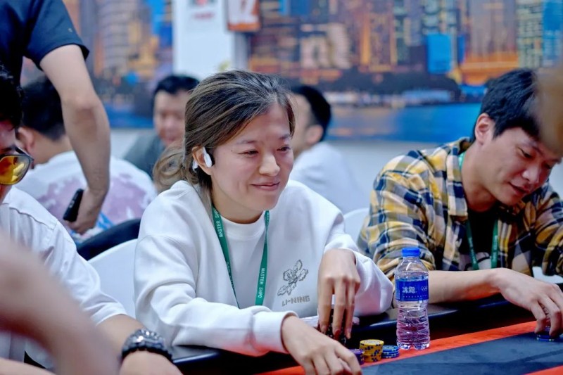 【小鱼Poker】2023上海杯SHPC®秋季赛 |85人奖励圈大门敞开，王言遗憾成泡沫，赵鑫子125.2万计分领跑