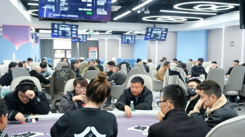 【小鱼Poker】南通布莱杰开业盛典 | B组共164人次参赛，洛克423,500领衔30人晋级第二轮