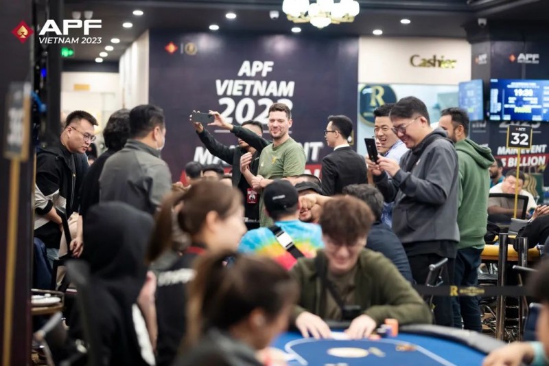 【小鱼Poker】2023APF越南站 | MINH A. NGUYEN创下计分牌纪录，领跑主赛事，85名选手晋级Day2