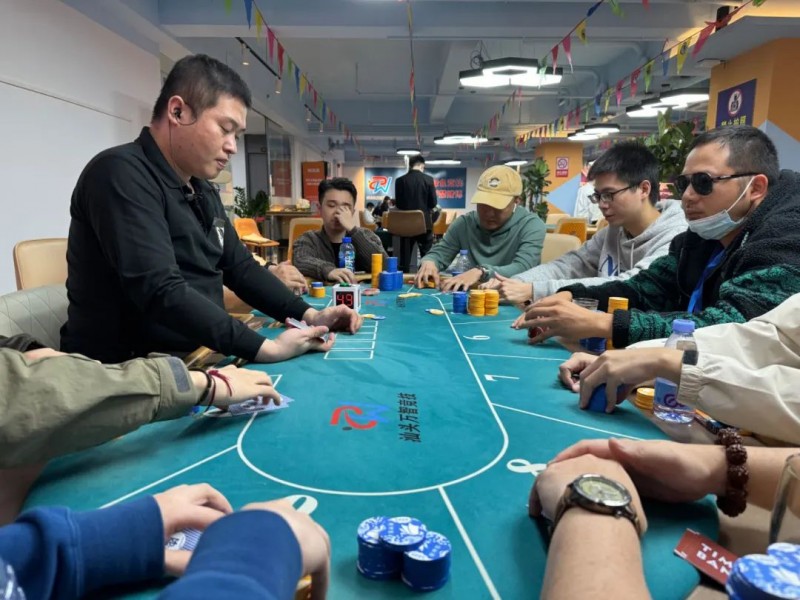 【小鱼Poker】汕头南湾杯｜66今日不太6，金刚撞车同花顺，恭喜王士元140.5W记分牌斩获主赛Day2CL!