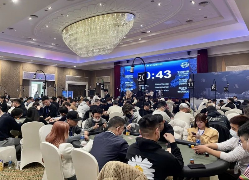 【小鱼Poker】中原杯开封站｜主赛事持续火热 初选赛B组226人参赛倪白羽领衔55人晋级