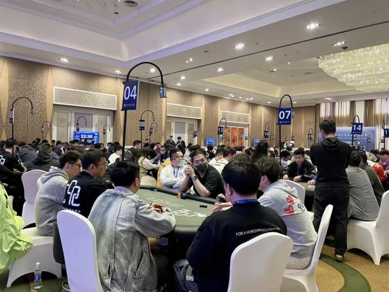 【小鱼Poker】中原杯开封站｜主赛事685人次参赛159人晋级 沈靖 舒建国分别领跑C组/C组（快速）