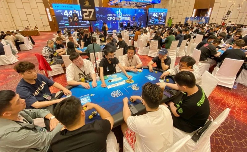 【小鱼Poker】【CPG巡游赛海棠站】B组爆火吸引511位选手参赛，施岳春坐拥297200记分牌携手179人晋级