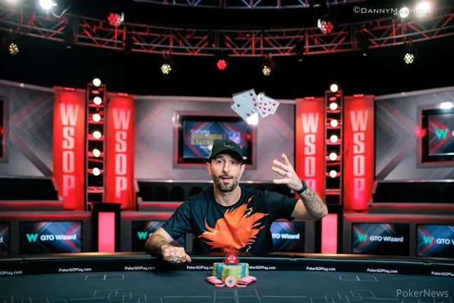 【小鱼Poker】2023 WSOP | 美国牌手Brian Rast在赛事43击败99名参赛者  摘得第六条WSOP金手链