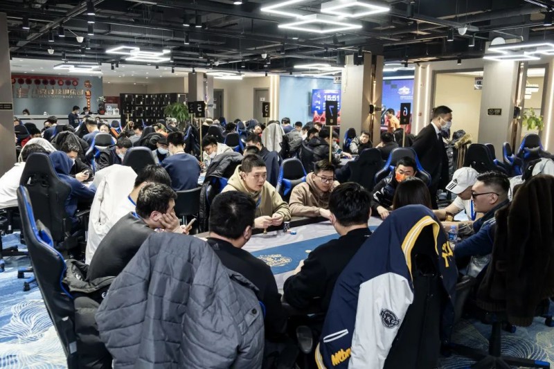 【小鱼Poker】星星杯第二季｜兔年首战相约滨城 主赛DayA组90人次参赛 张业林28.5万领跑！