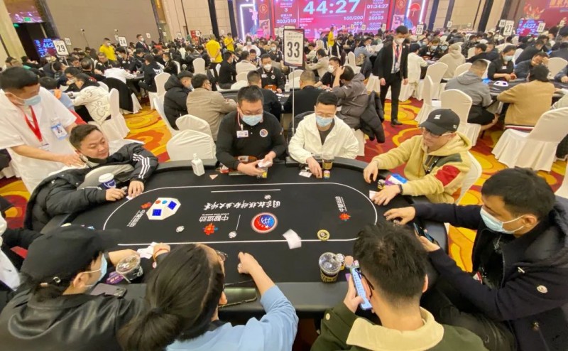 【小鱼Poker】国家杯横店站火爆！主赛甲组461人引燃赛场气氛，杨向辉坐拥373000记分牌携手122人晋级复赛