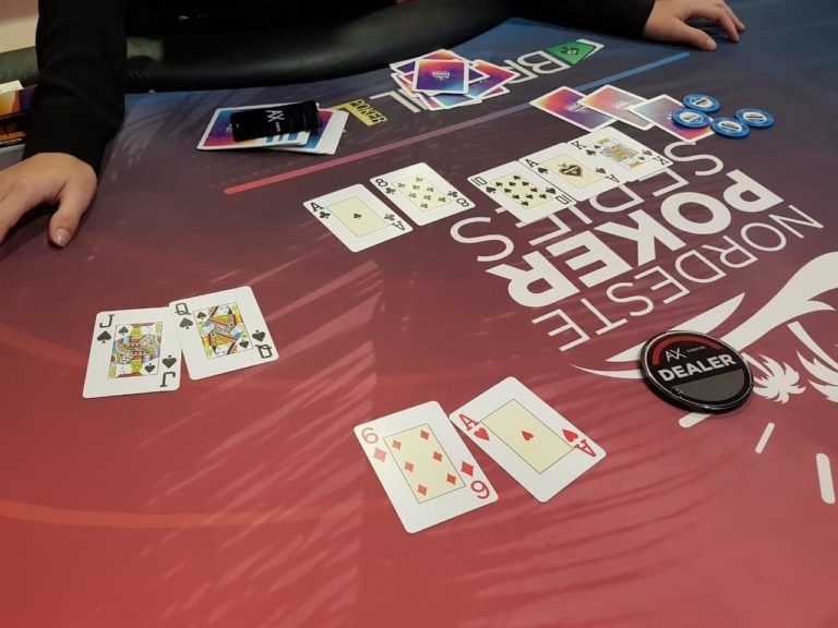 【小鱼Poker】教学：用QJs加注后碰上3-bet，不可以call的情况只有一种