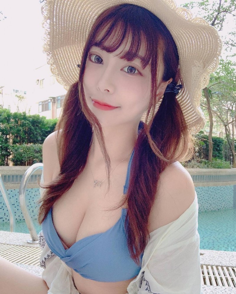 【小鱼Poker】大眼美人婷婷儿白嫩肌让人心动!走出户外不藏私解放丰满美乳