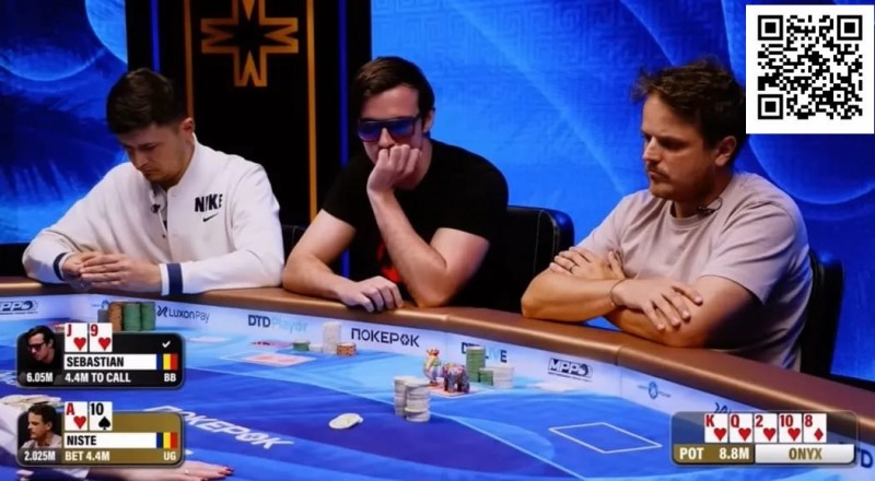 【小鱼Poker】这冤家牌能弃掉？A花惨撞同花顺，小哥神操作让解说惊呆了！
