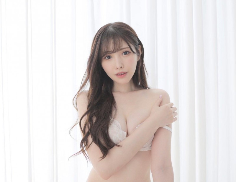 【小鱼Poker】自称抖M是个超级被虐狂!「最强美腿」新有菜放话:准备来台湾找老公