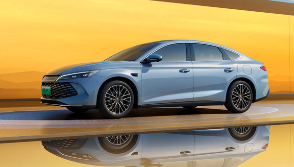 中型轿车市场仍被合资燃油车主导 帕萨特凯美瑞宝刀未老 【小鱼Poker】中型轿车市场仍被合资燃油车主导 帕萨特凯美瑞宝刀未老