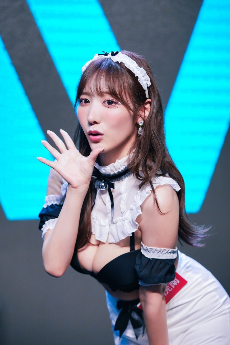 【小鱼Poker】TRE2023日记(11):小宵こなん(小宵虎南)的BlackPink星巴克限量杯