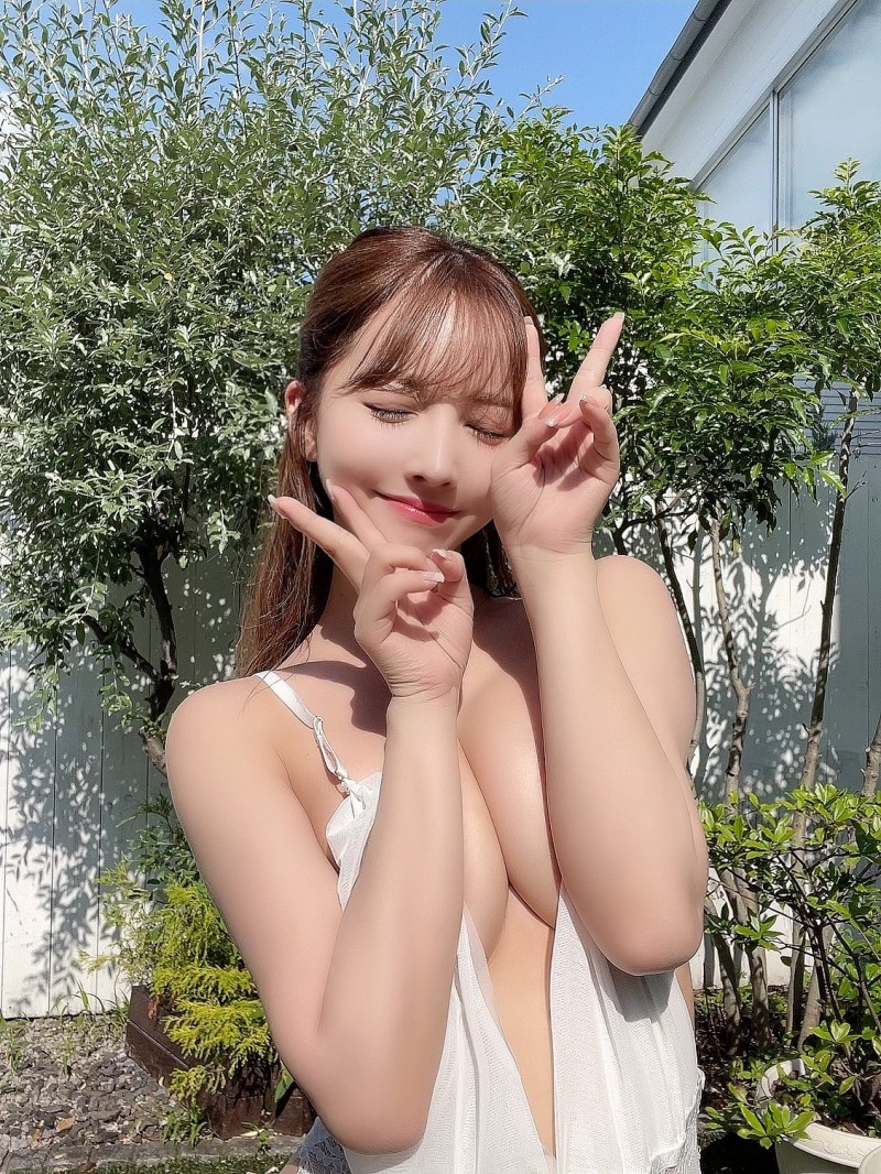 【小鱼Poker】「三上悠亚」出道七周年!「性感爆乳」送粉丝福利,宣布自立门户当老板!