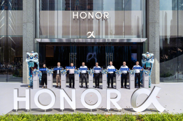 【小鱼Poker】设计满分！荣耀阿尔法全球旗舰店斩获两项国际大奖