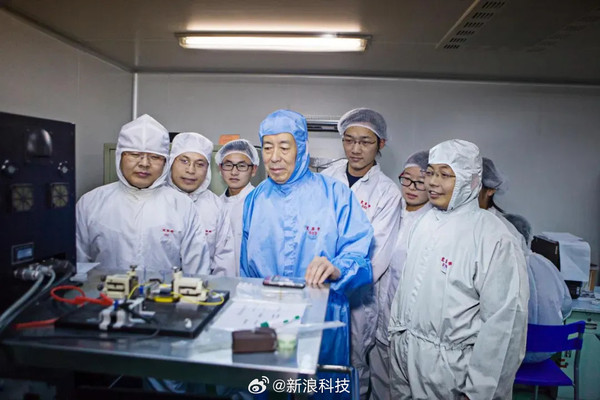 【小鱼Poker】我国攻克半导体界面散热难题 芯片性能实现突破性提升