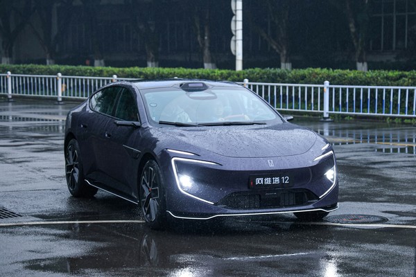 【小鱼Poker】华为靳玉志试驾新款阿维塔12 直言：&ldquo;如脱胎换骨！&rdquo;