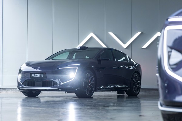 【小鱼Poker】新款阿维塔12实车首次曝光：设华为乾崑智驾Logo