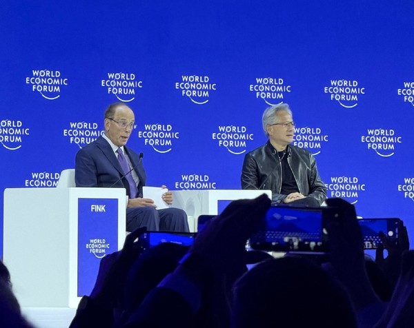 黄仁勋称后悔卖英伟达股票买奔驰:这是世上最贵的车 【小鱼Poker】黄仁勋称后悔卖英伟达股票买奔驰:这是世上最贵的车