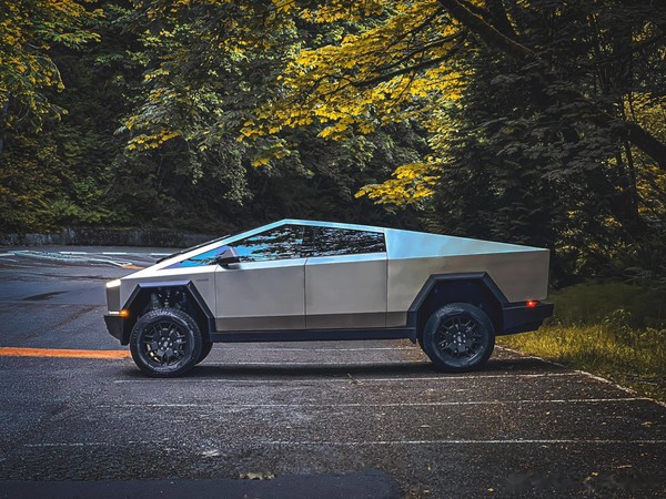 【小鱼Poker】特斯拉电动皮卡Cybertruck市场范围扩大 已在阿联酋交付