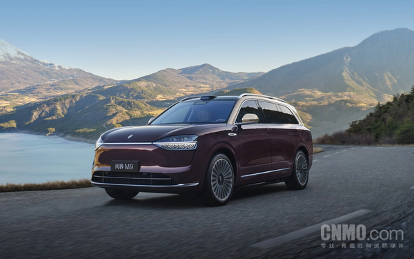 【小鱼Poker】外媒评测问界M9：大块头 低风阻 性价比优势碾压路虎