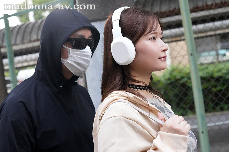 【小鱼Poker】[JUR-636]耳机是重点！桃园怜奈被30厘米后的痴汉非法侵入了！