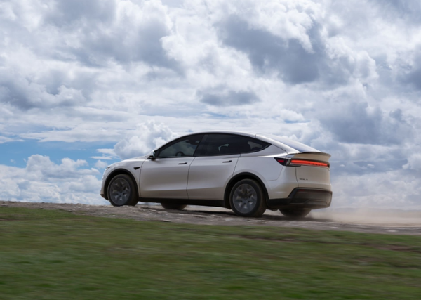 【小鱼Poker】中国新能源汽车成本已飙涨7000元 行业利润或压缩5%