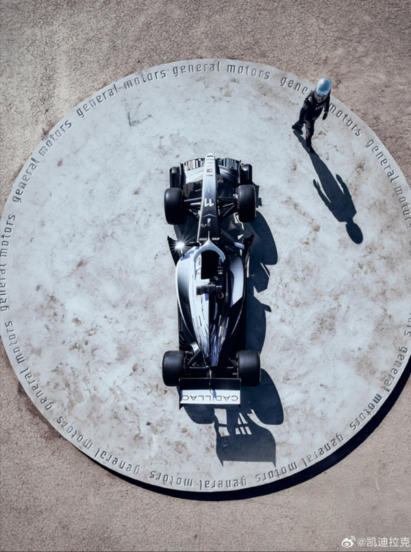 【小鱼Poker】凯迪拉克F1车队2026赛季正式涂装亮相 黑白双拼设计