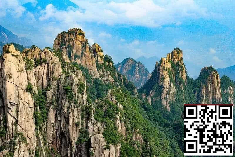 【小鱼Poker】泰山之巅首日 | 吕彦与何映含分别斩获开幕赛AB组CL,Day1共262人次参与,38人晋级Day2