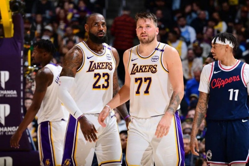 【小鱼扑克】焦点球星连续出场，状态起伏引发热议