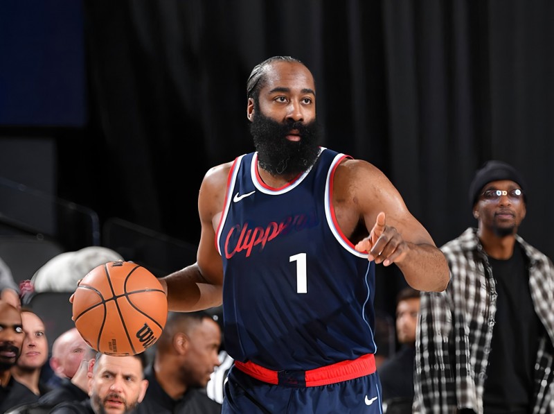 【小鱼扑克】焦点球星连续出场，状态起伏引发热议