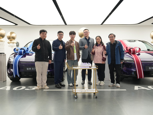 【小鱼Poker】华系首台896线激光雷达实车交付，智界 R7全国七城同时开启