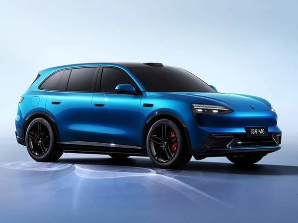 问界M6 【小鱼Poker】曝问界M6上海终端预定最高达3300台 以年轻家庭用户为主