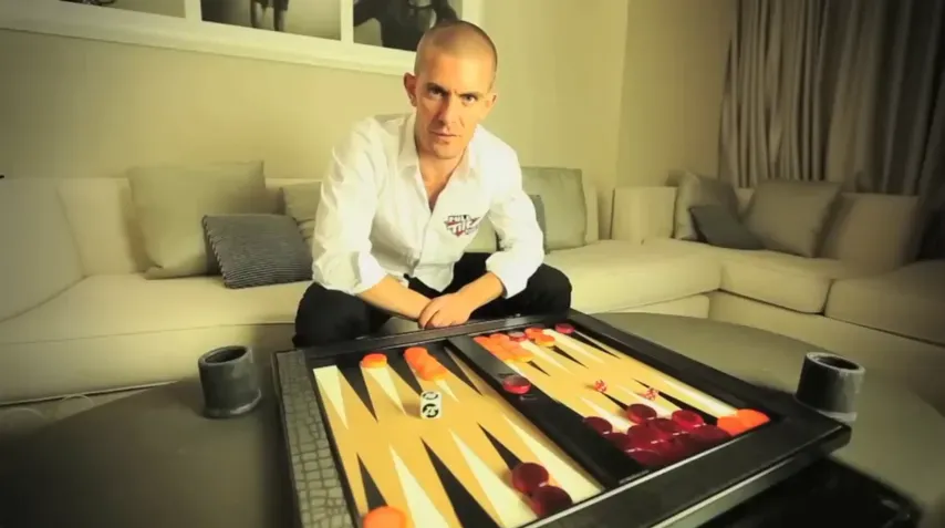 【小鱼Poker】“我就是个蠢货”——Gus Hansen 的崩塌与重生,从赌桌之神到输光数百万