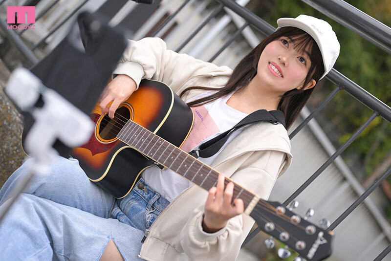 【小鱼Poker】[MIFD-724]实在太穷了！街头歌手白宫萌牙一咬就拍A片惹！