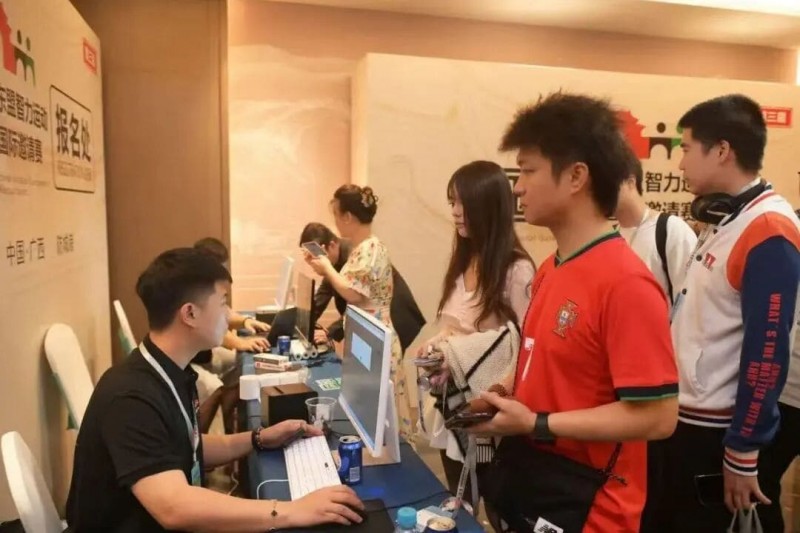 【小鱼Poker】第三届国门杯次日 | 广西三月三，主赛A组开打共135人次参赛，林峰CL携35人晋级第二轮，邓彪勇夺开幕赛冠军