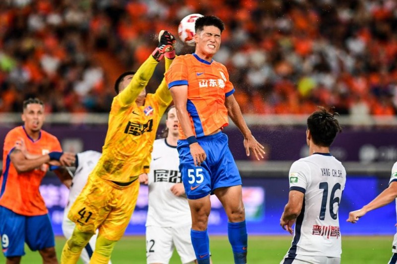 【小鱼扑克】国内球员在高强度对抗中的适应能力为何成为讨论焦点