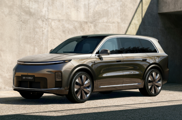 【小鱼Poker】售价55.98万元！理想L9 Livis定档5月15日上市并开启交付