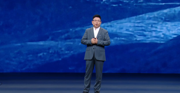 【小鱼Poker】今夜鸿蒙智行五车齐发 余承东：友商永远也追不上！