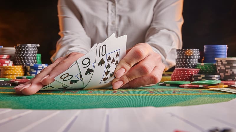 【小鱼扑克】百家乐边注玩法全解析：对子、超级六的娱乐逻辑与策略权衡