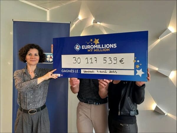 【小鱼扑克】欧洲百万彩票大奖得主匿名领奖，背后故事曝光