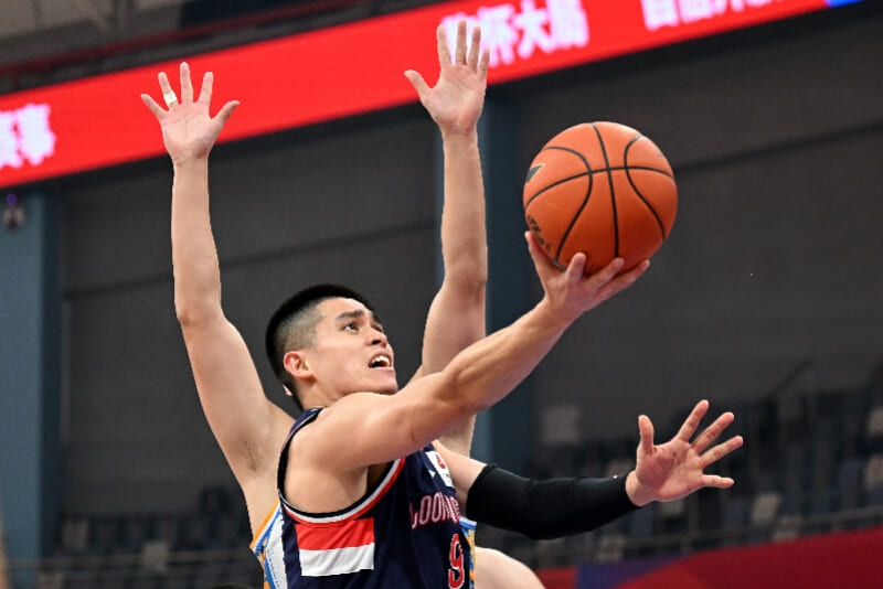 【小鱼扑克】CBA焦点战前瞻：北京首钢vs广东宏远，防守与快攻的巅峰对决