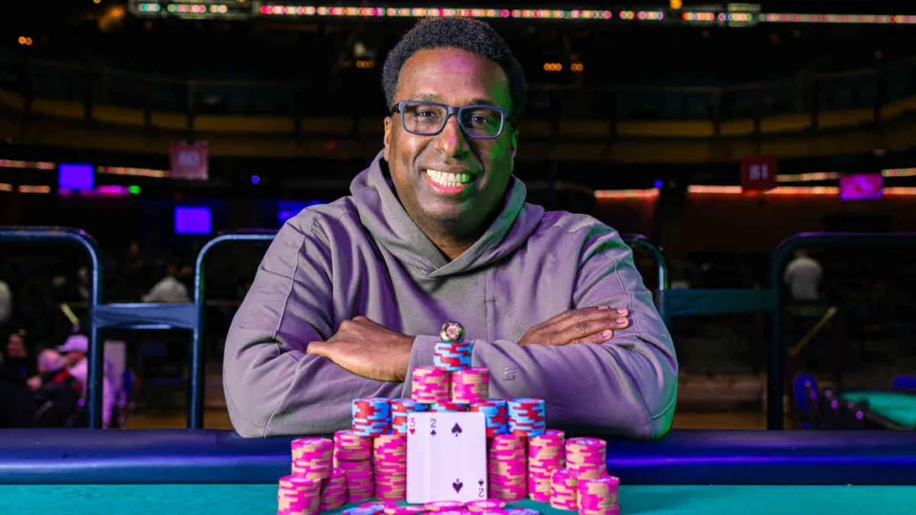 【小鱼Poker】赢了700万却付不起10万债？扑克圈“破产冠军”曝光：不止他一人，整个竞技圈都在“裸泳”！