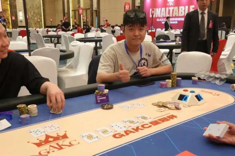 【小鱼Poker】SWPT·广安站 | 从“抚仙湖杯”到SWPT，西南扑克标杆赛事华丽升级，首日战火点燃！马鹏龙斩获回馈赛冠军