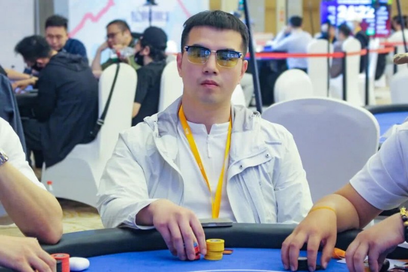 【小鱼Poker】泰山之巅扑克系列赛第三日｜泰山女儿茶飘香赛场，主赛乙组鸣锣开战，杨朝晖携手46人晋级复赛，多场附赛轮番开打