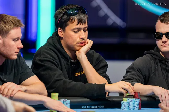 【小鱼Poker】2026 WSOP $10万豪客赛决赛桌开打:丁彪冲击首条金手链,Nguyen领跑群雄