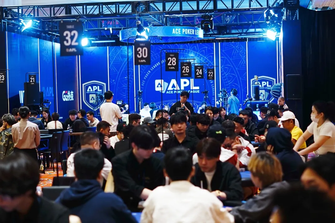 【小鱼Poker】APL济州岛｜奖池狂飙破保！主赛C/D组合共260人次参赛39人晋级，李欢/Zhang Xugang分别登顶小组CL！明日主赛“末班车”等你抄底！