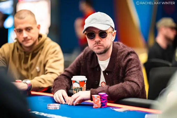【小鱼Poker】1.4倍溢价卖儿子份额,扑克传奇的“父爱定价”合理吗?