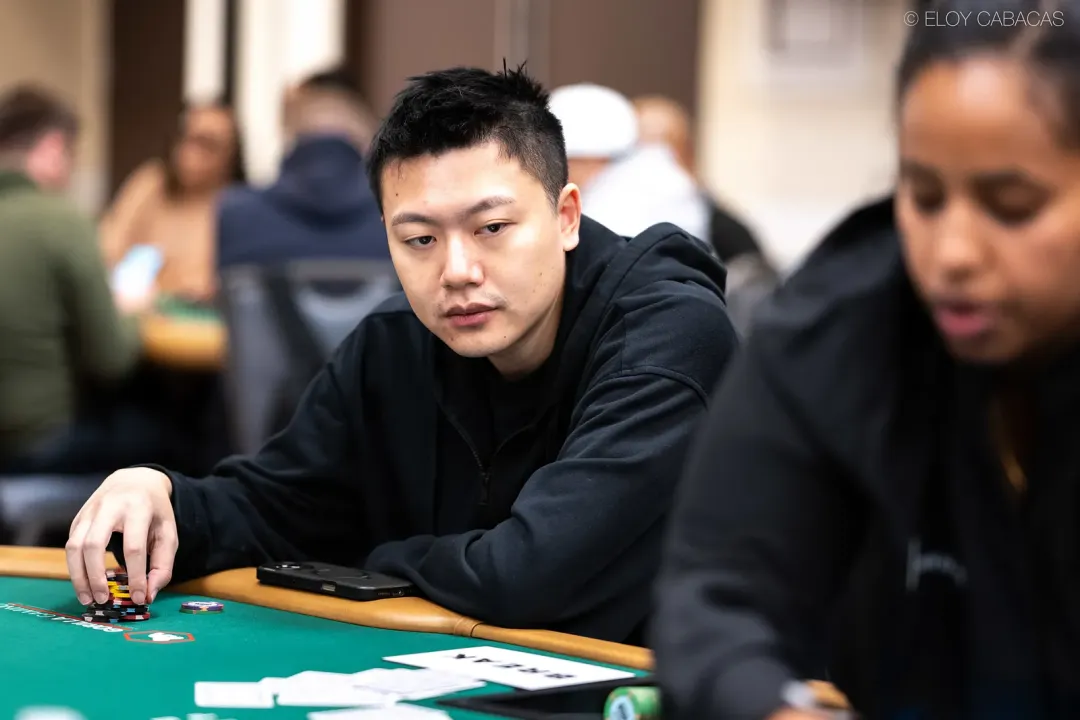 【小鱼Poker】金手链得主张阳稳了?WSOP主赛Day2顺利过关,与22位同胞同行!